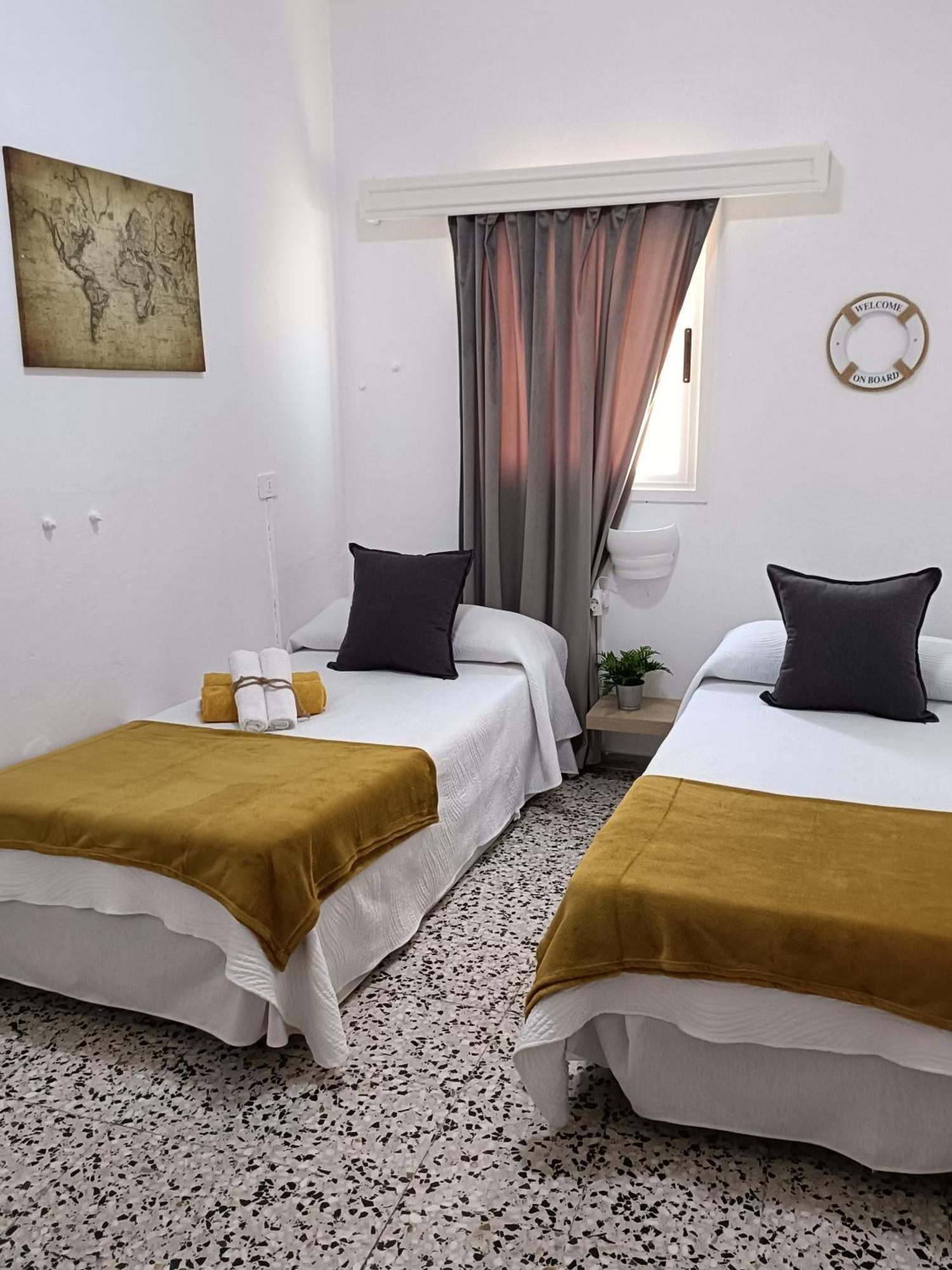 Pension Playa Лос Кристианос Номер фото